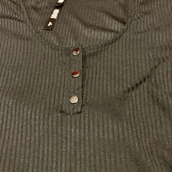 😻2FOR50😻NURSING FRIENDLY Victoria's sport crop top - Picture 5 of 7